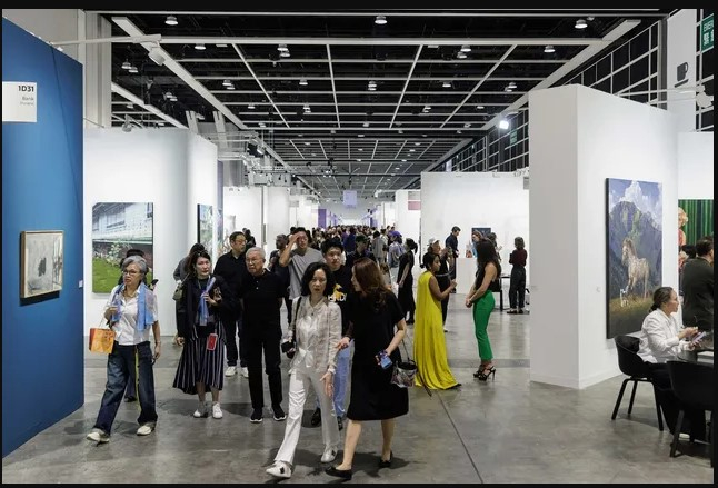 Art BAsel HK (courtesy Art basel)