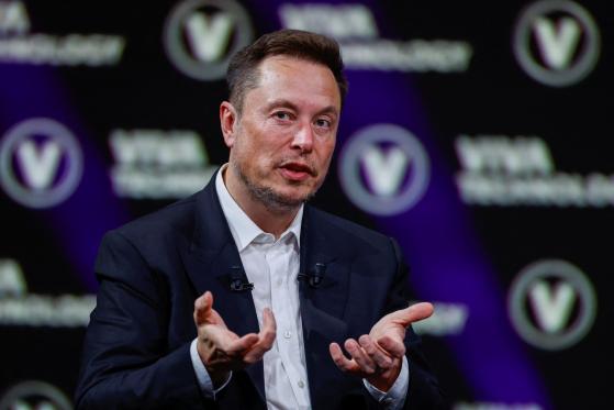 Musk: Telecom ostacola il lancio internet veloce