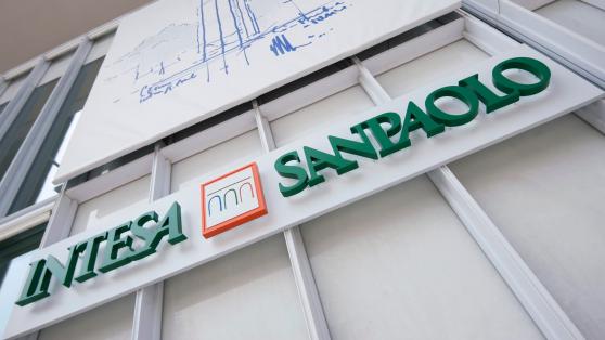 Intesa Sanpaolo: utile nel trimestre sopra le attese a 2,3 mld, sale il dividendo per azione