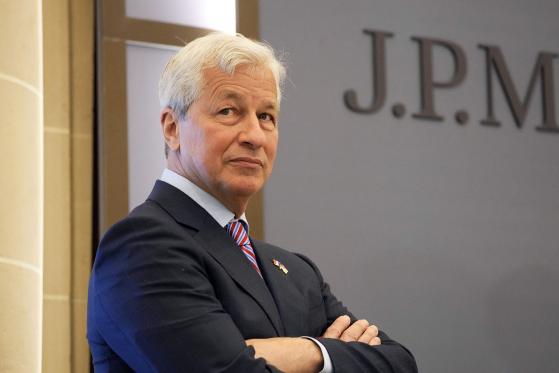 Dimon (JP Morgan) cauto sul calo dei tassi: “Fase cruciale per l’economia del mondo libero”